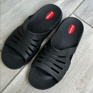 NWOT - OKABASHI Eurosport Unisex Adult Slide Sandals